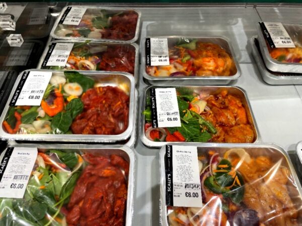 Linerless labels and wrappers for fresh prepared food retail
